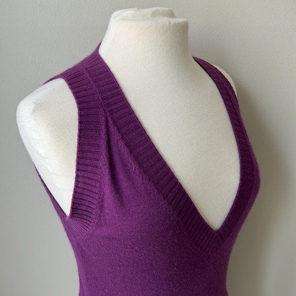 VTG D&G Cashmere Silk Sleeveless Deep V-Neck Top Shirt Knit Sweater Y2K Womens M - Picture 4 of 16